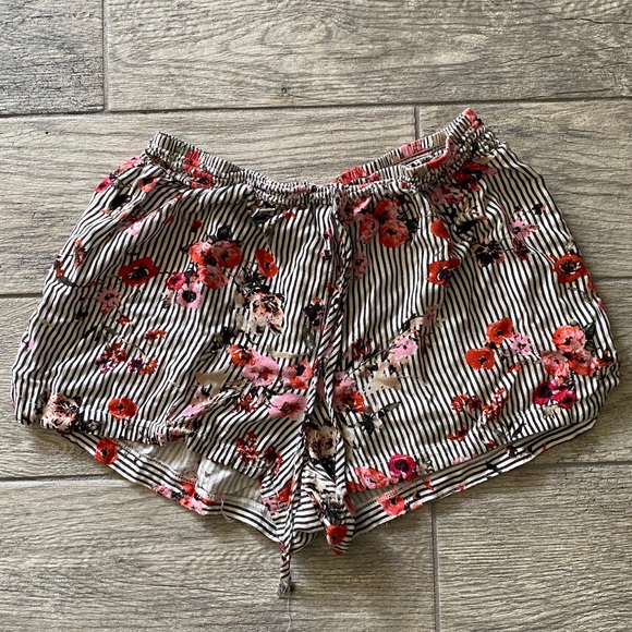 Joe B Pants - Floral Summer Shorts